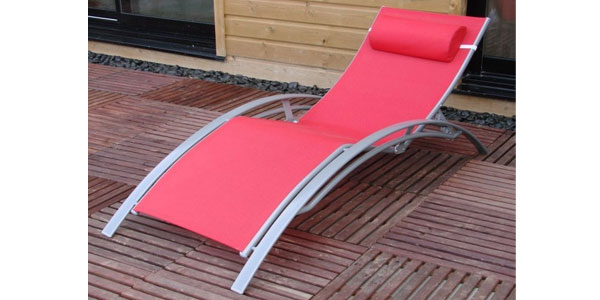 Tumbona en textileno Rojo y aluminio gris