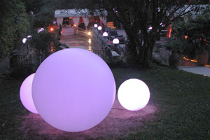 Esfera luminosa en plastico rotomoldeado